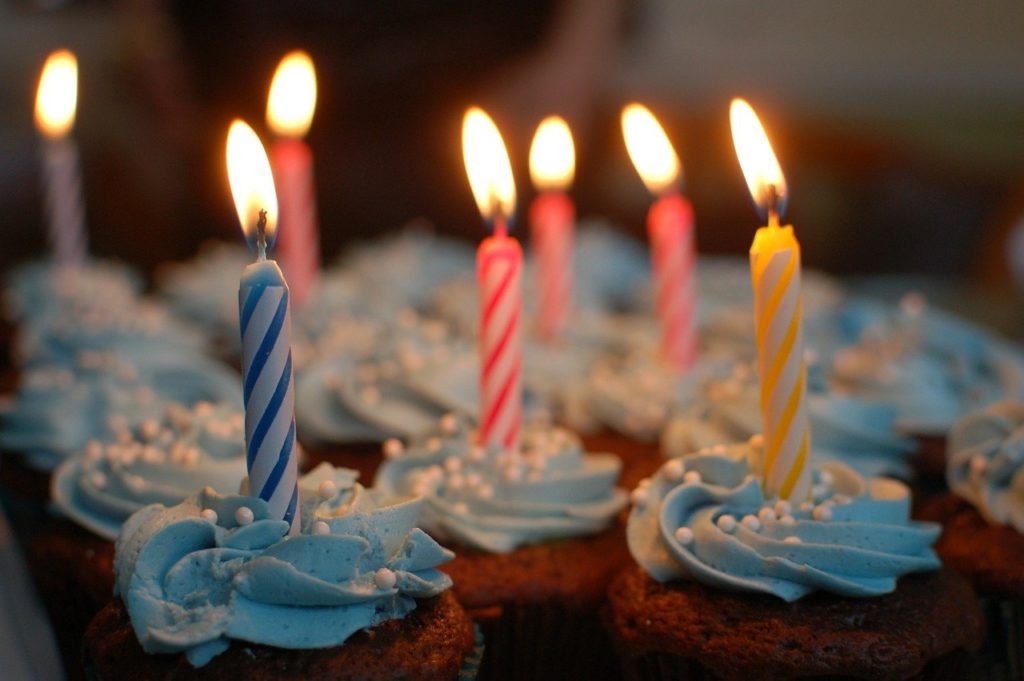 cupcakes, candles, birthday-380178.jpg
